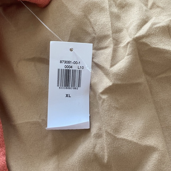 Old navy buttoned tshirt - NWT - Picture 3 of 3